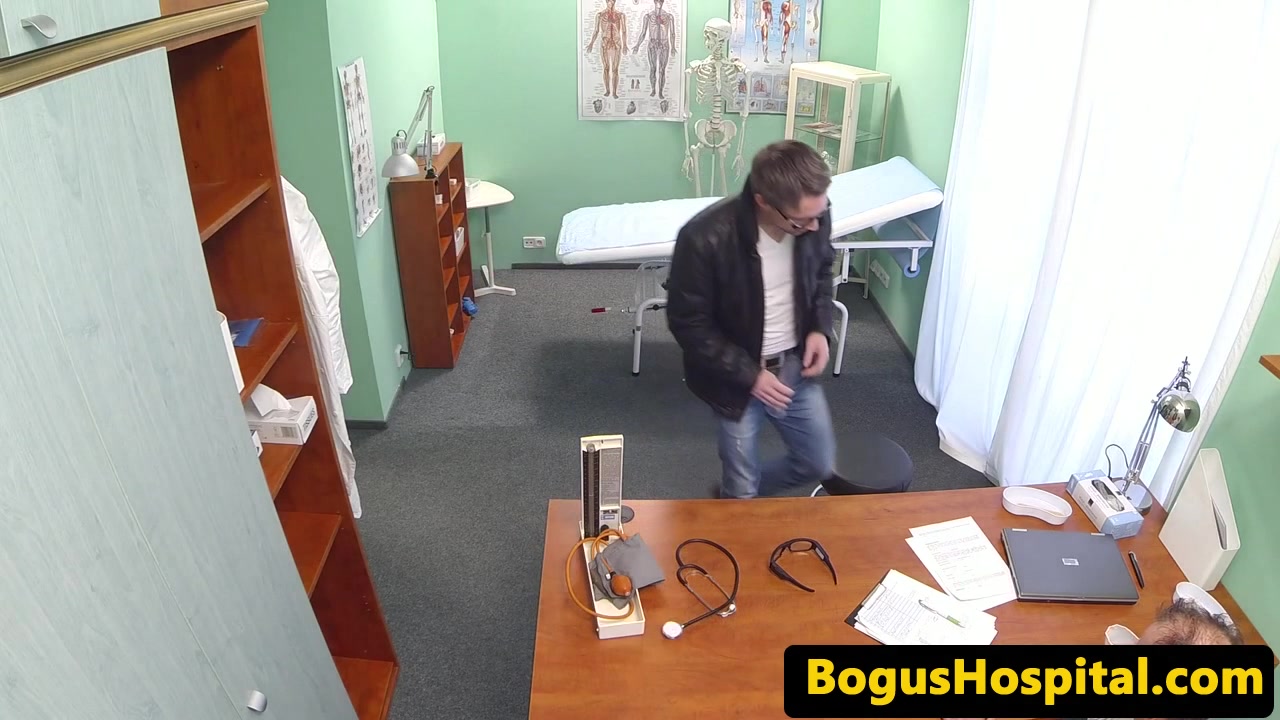 Real euro patient pussyfucked by doctor
