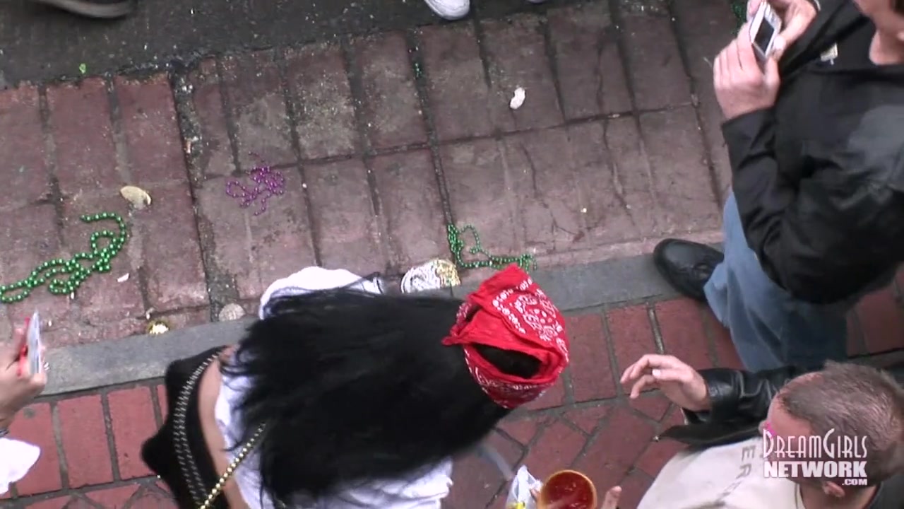 Fat Tuesday Freaky Milfs Getting Naked In The Street For Beads - DreamGirlsMembers