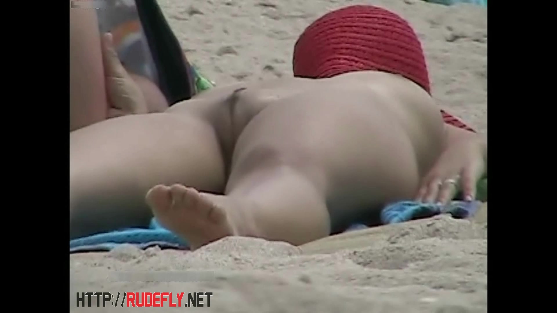 beach shots of amateur people sunbathing nude