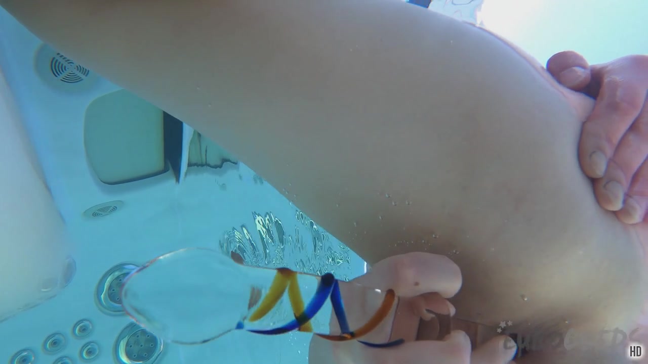 Hot Ginger Lea Masturbating Anal Dildo Underwater Penetration In The Jacuzzi