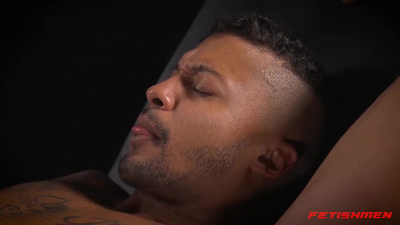 Fetishmen: Hairy Latino Vini Roseti Has A Passion