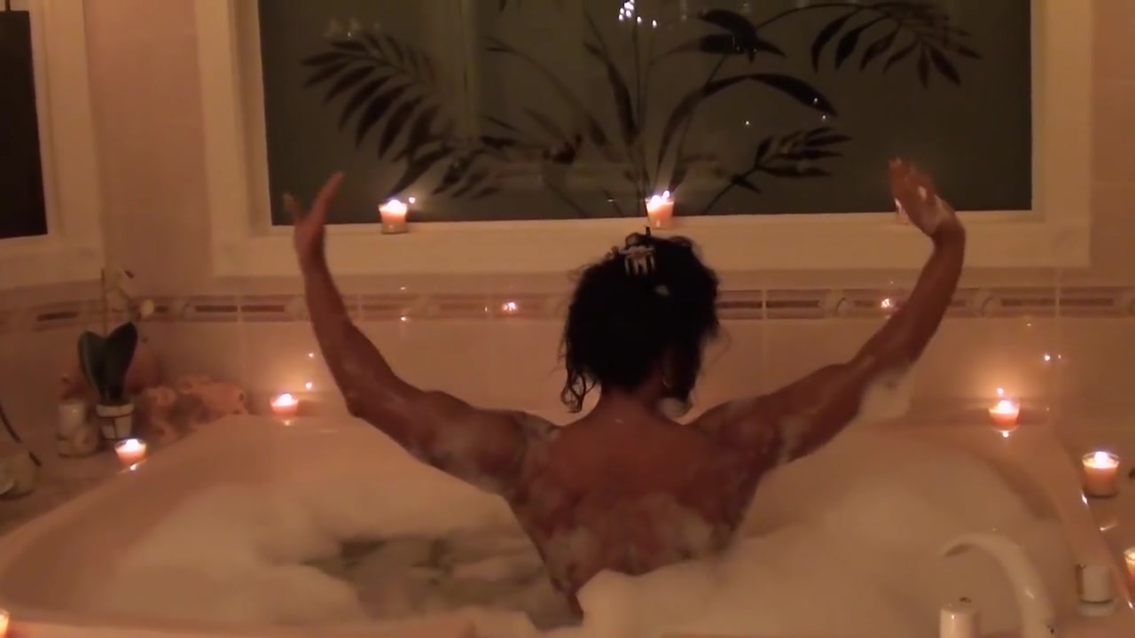 Bathtub Fantasy With Pornstar Ldr At Home With Mia Khalifa, Abella Danger And Lana Rhoades