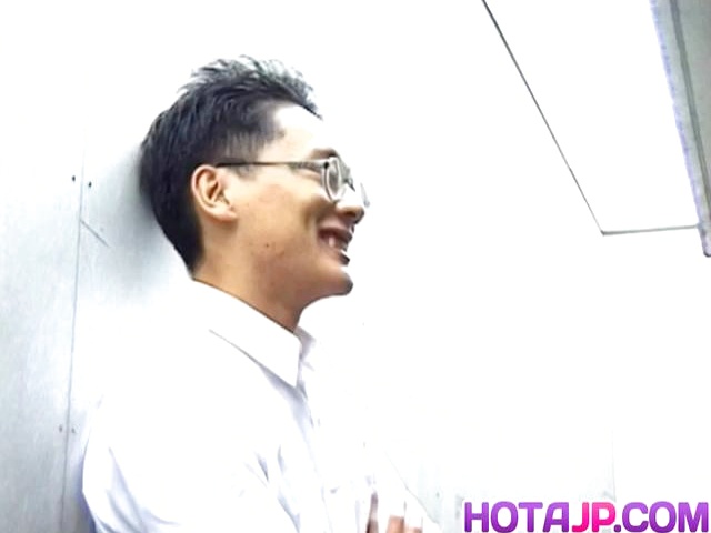 Japanese AV Model in heats endures a good fuck on cam