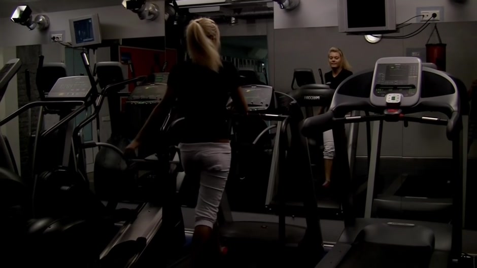 Sexy blonde gf doing sports and blowjob in the gym