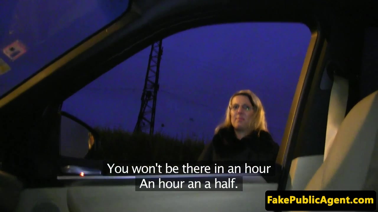Amateur eurobabe nailed on cars tailgate