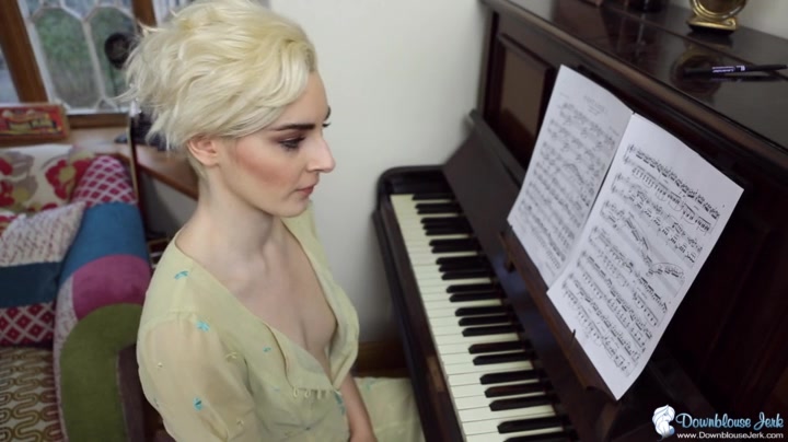 Melody Wilde in Pianist Tits - DownblouseJerk