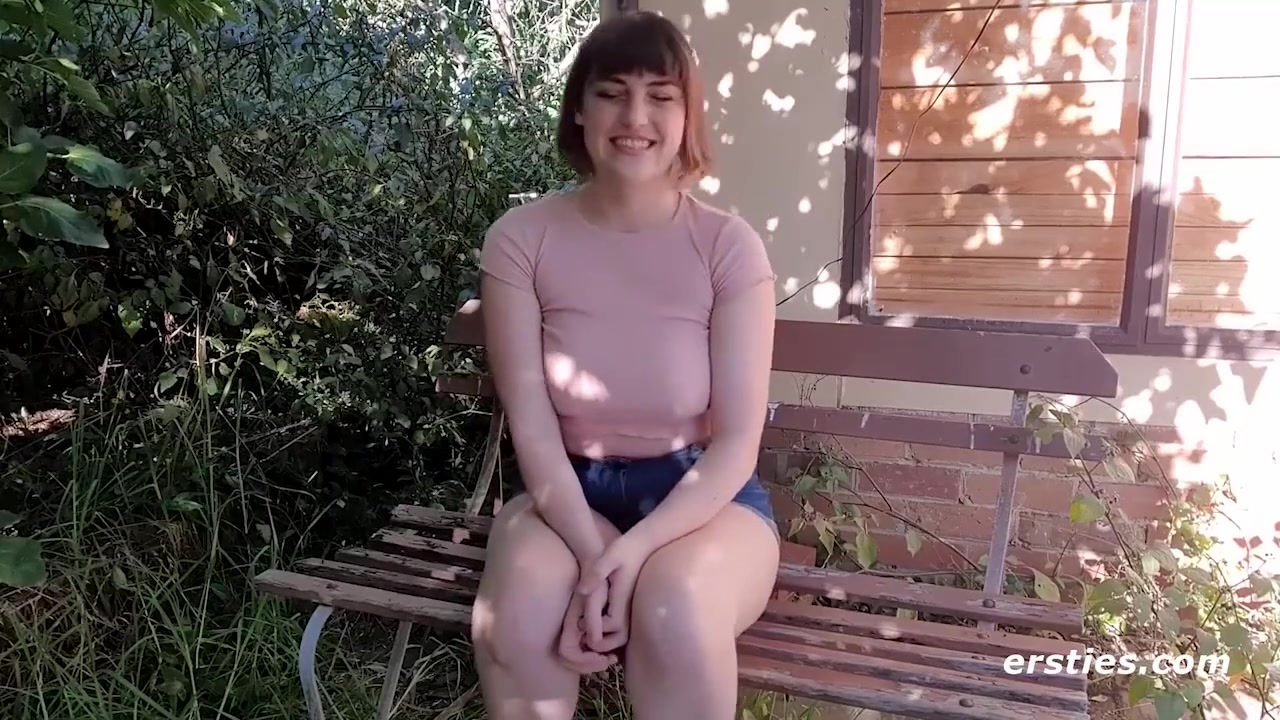 Madel Mit Deutschen Wurzeln Und Haariger Muschi Masturbiert Leidenschaflich