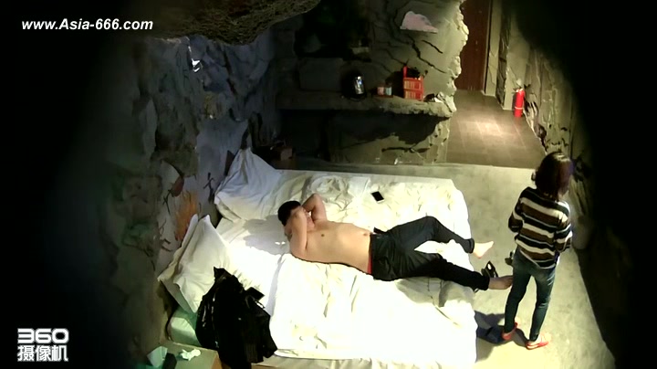 Hackers use the camera to remote monitoring of a lover's home life.258