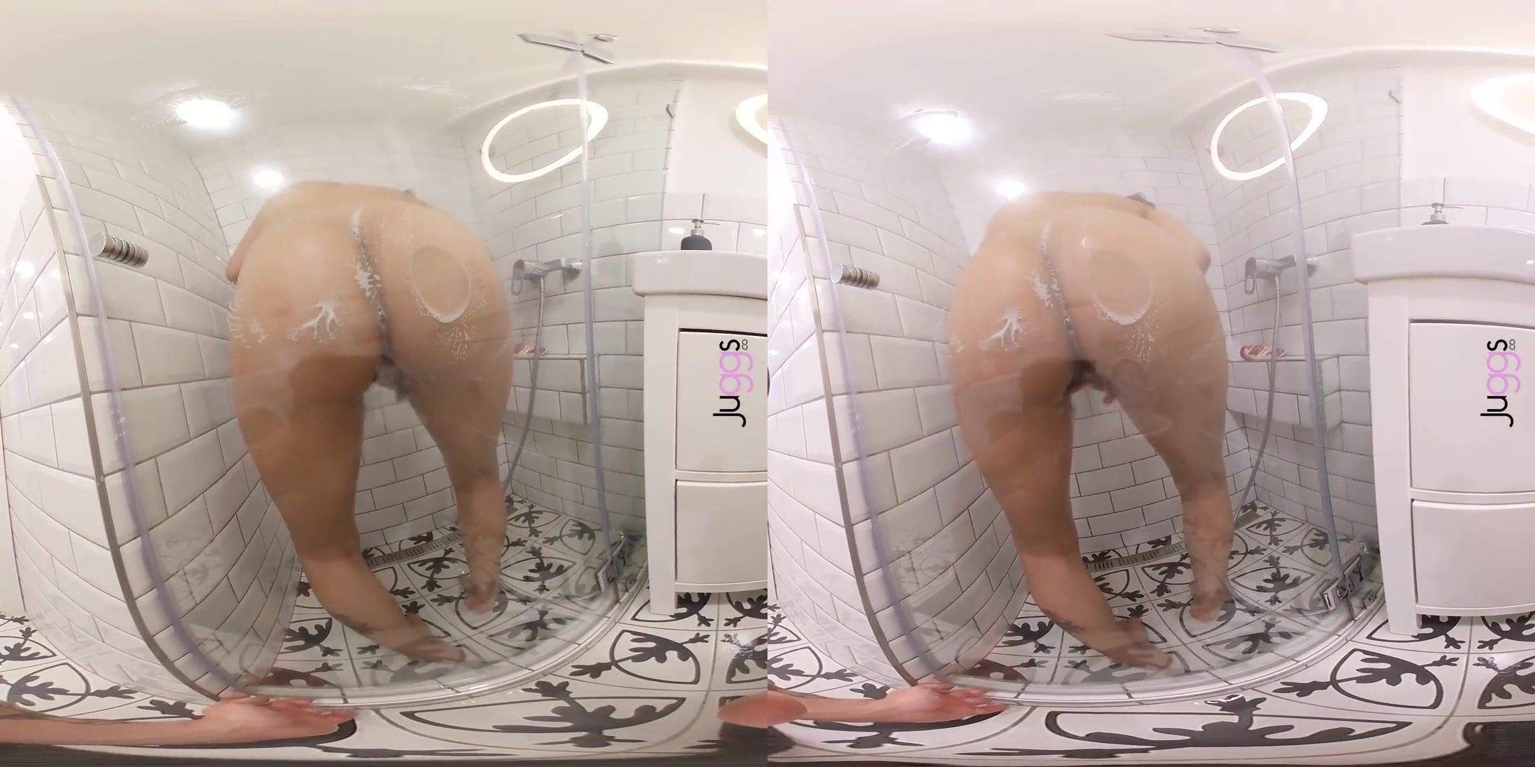 The Gipsy teen 18+ In The Shower
