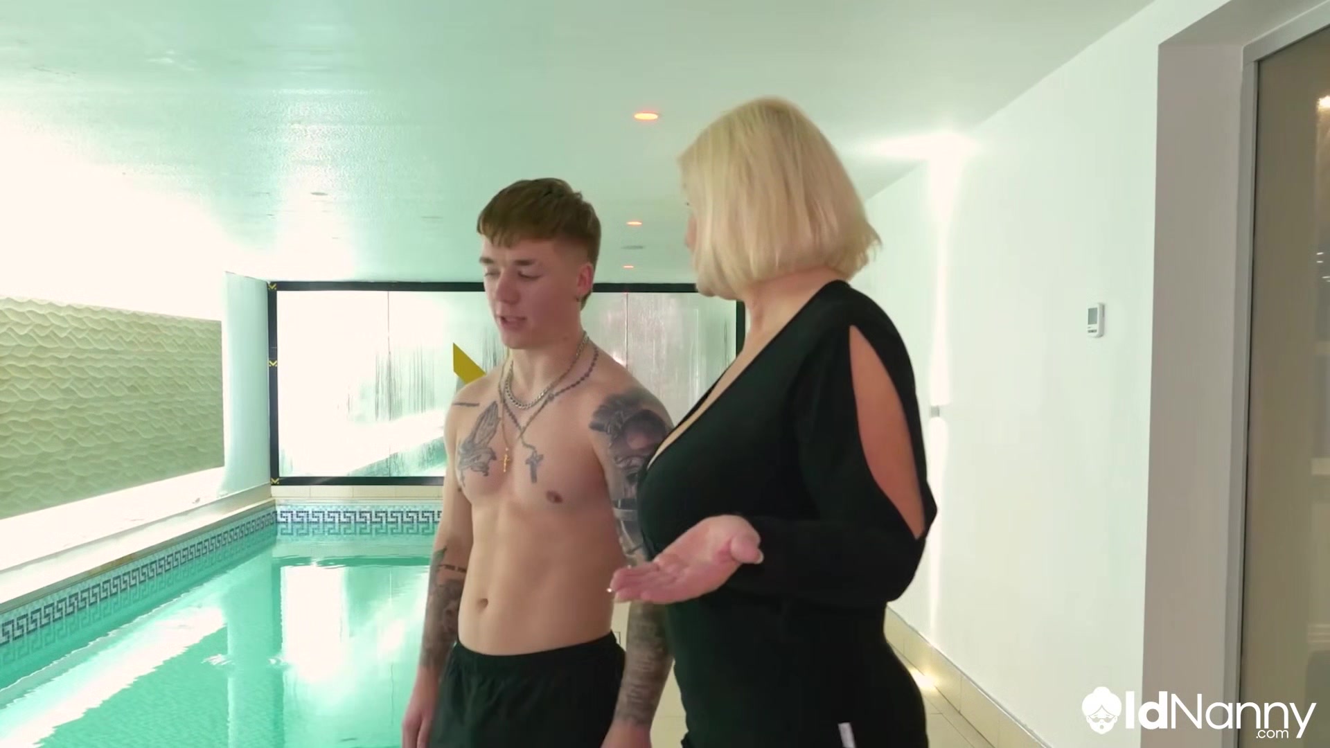 Lacey Starr With Big Tits In Poolside Seduction - AGEDLOVE