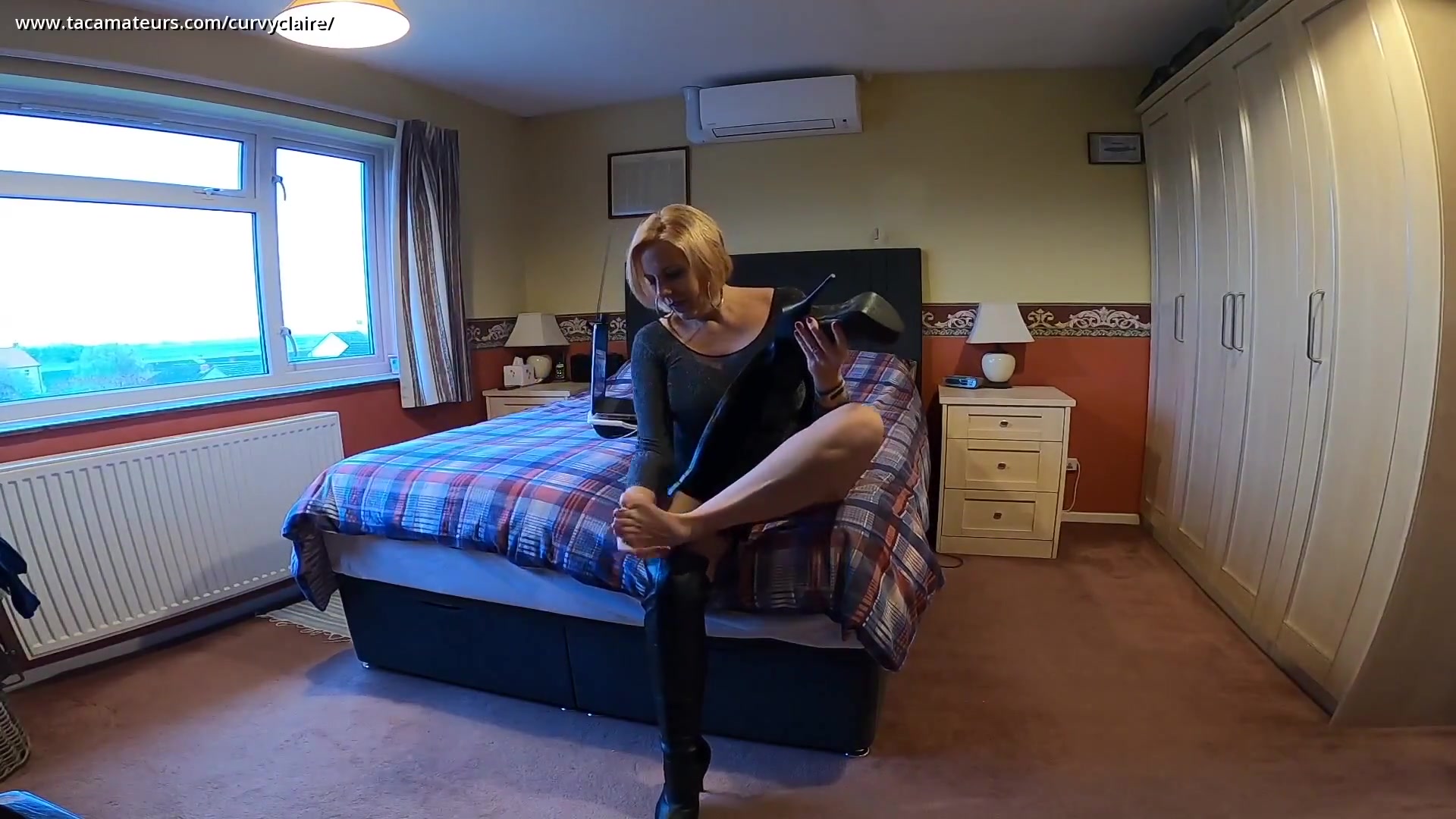 Solo Thigh Boot Fun Pt1 - CurvyClaire