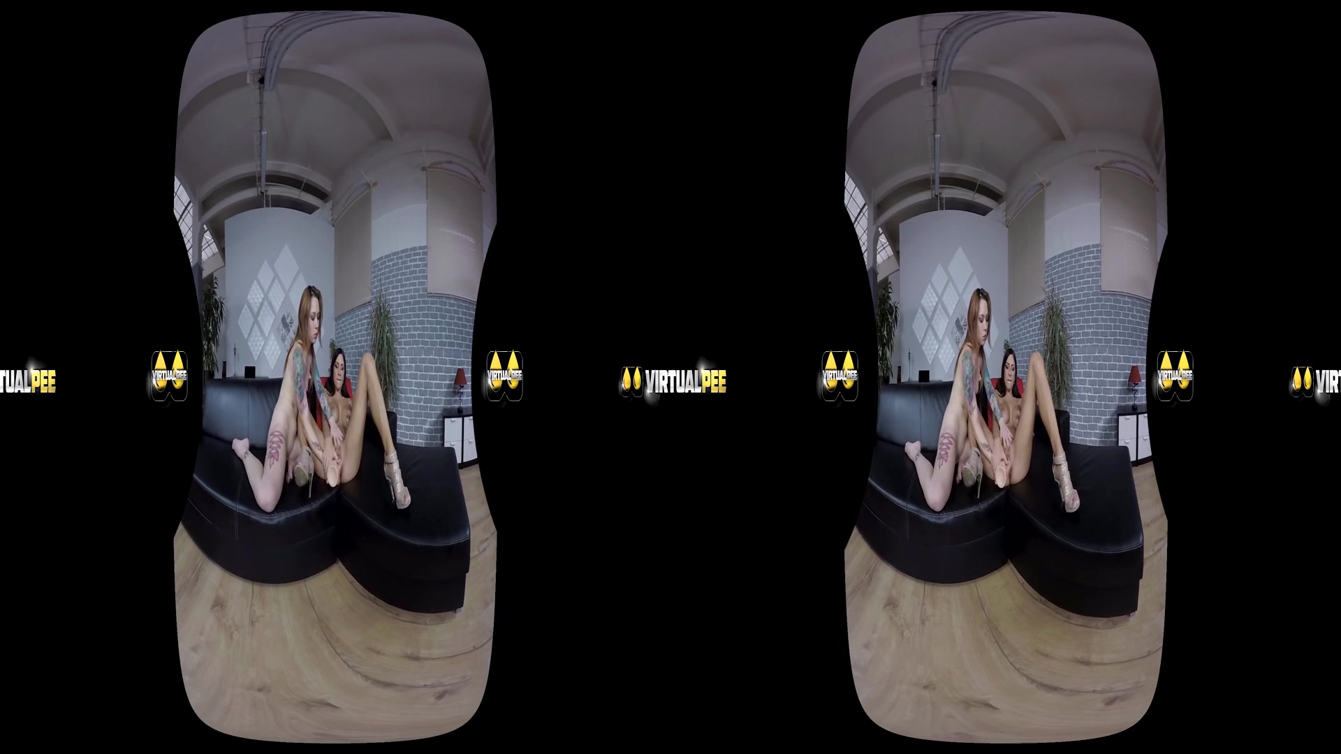 Foxy Sanie & Rachel Evans in Playful Pissing - VirtualPee