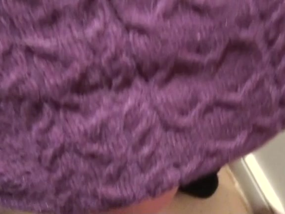 Unfathomable risky blow job in the fitting room
