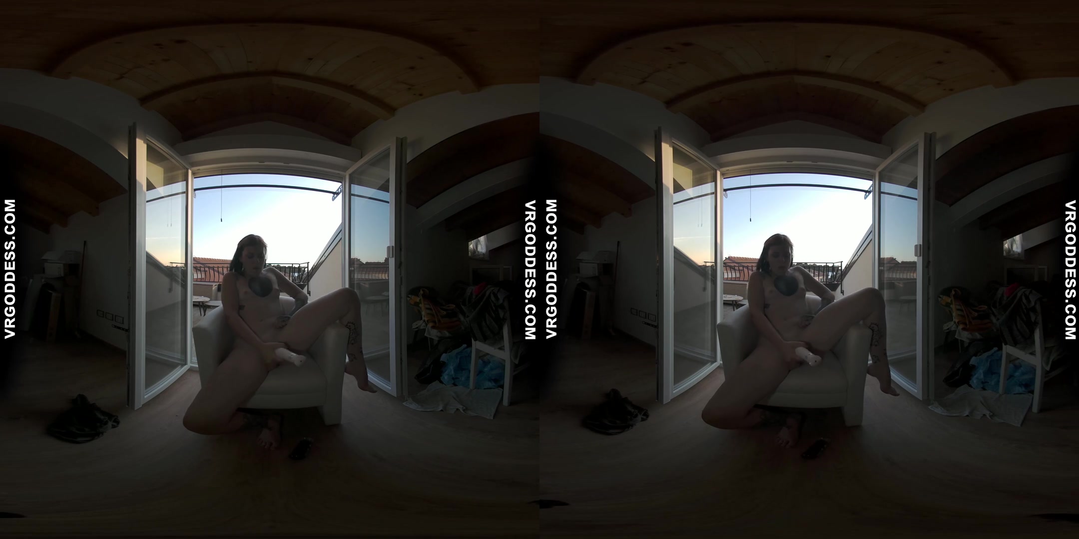 Risky Public Masturbating Hot Girl Brille Gets Caught By Tourists Gets Her Period finished at home