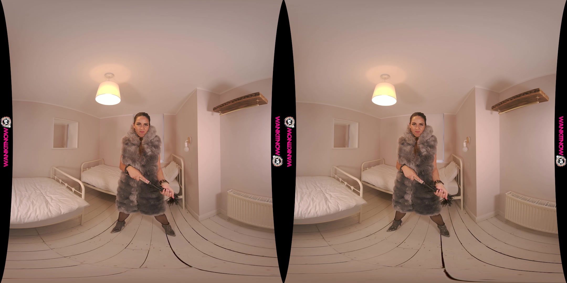 Get Naked featuring Roxxy Lea - WankitNowVR