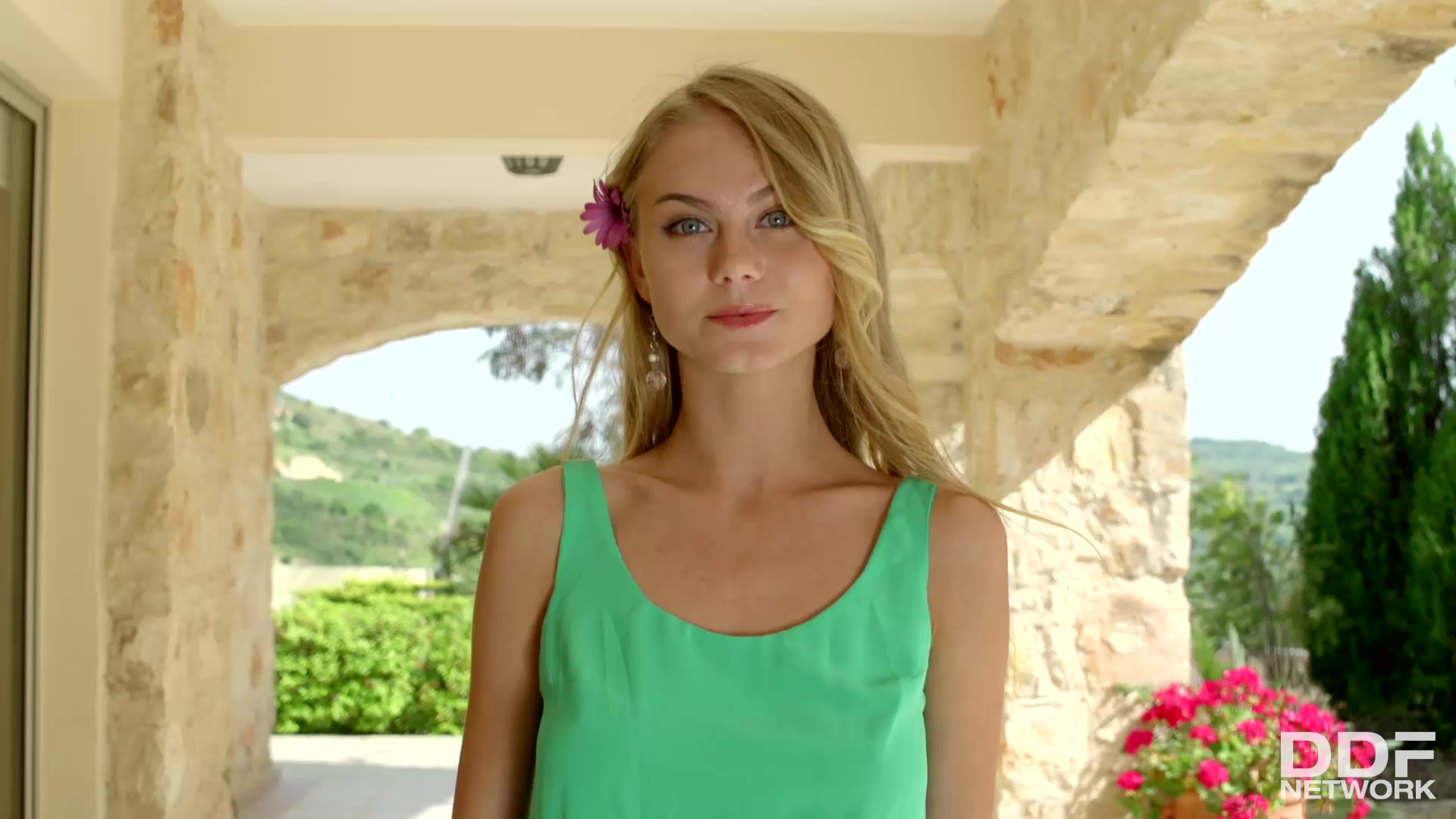 Sexy Summer Sweetheart: Ukranian Blonde's Sizzling Reveal - PornWorld