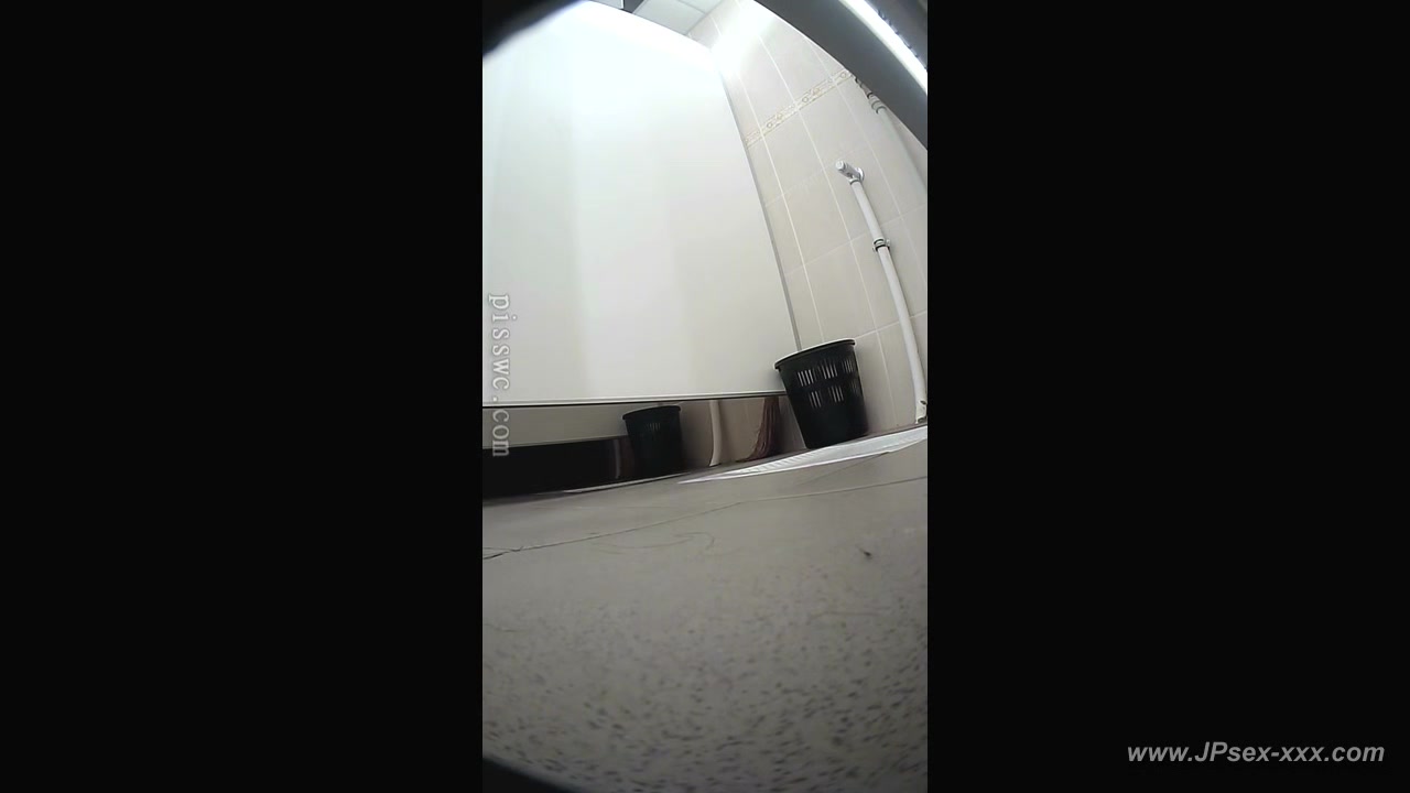 peeping blondes go to toilet.***