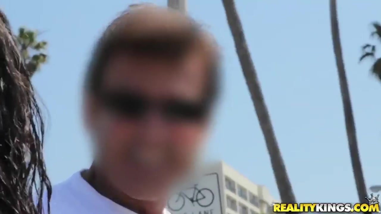 Amateur girls check out fuck machine on the street