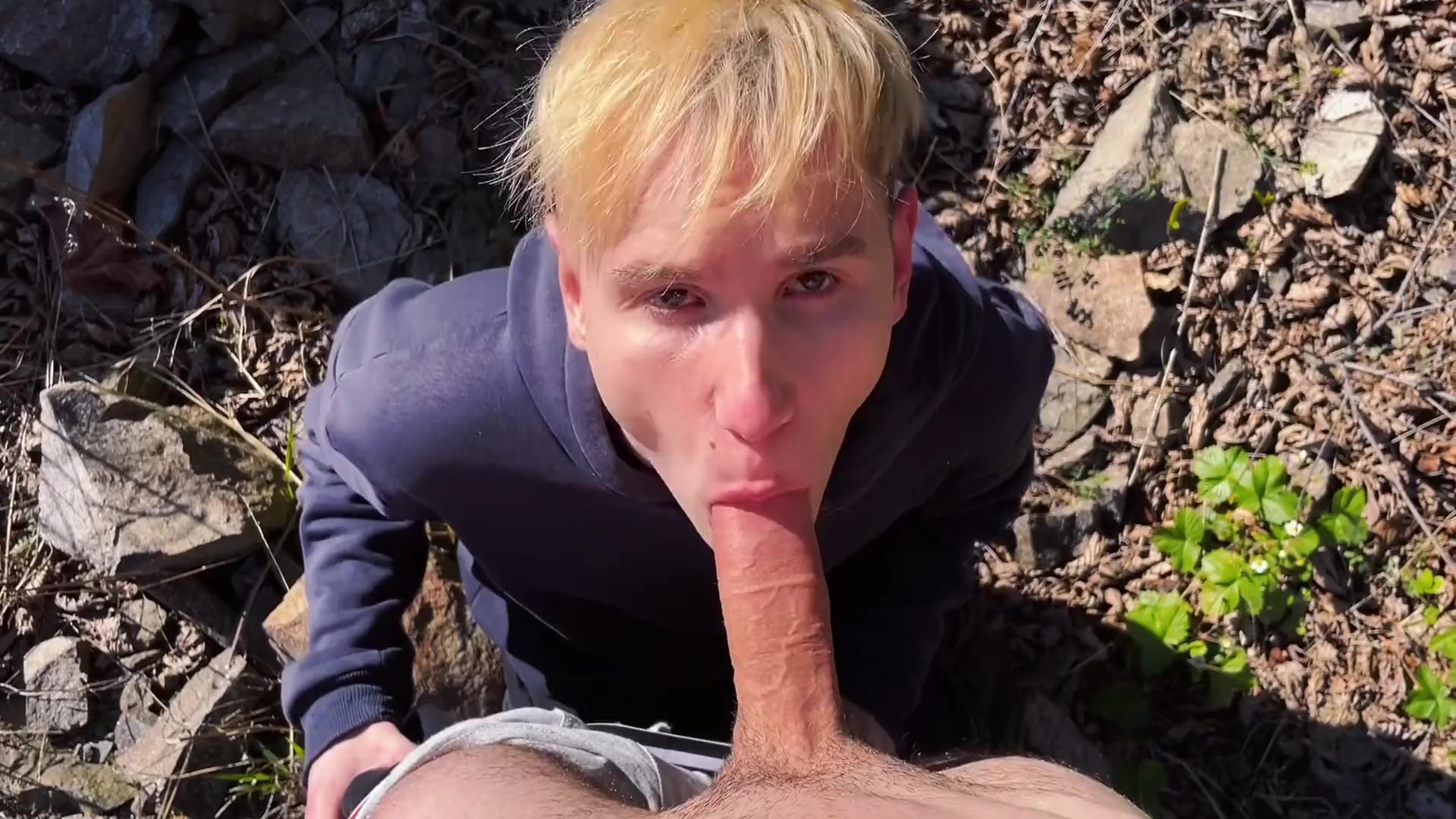 Guy Got Bored Jerking Off Alone, He Met A Passerby And Offer Him A Blowjob