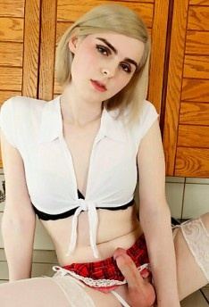 Ella Hollywood