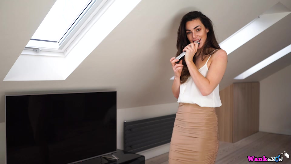 Laura - Help Me Out - Sexy Videos - WankitNow