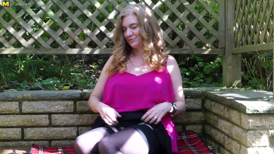 Naughty British Cougar Playing In The Garden - MatureNL