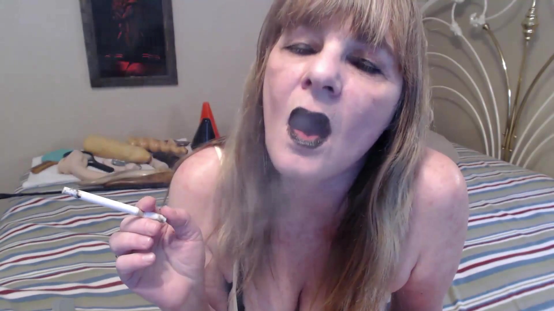 Black Lips Smoking MILF, Cum Watch - TacAmateurs