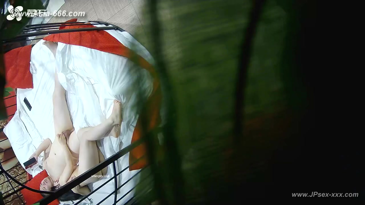 Hackers use the camera to remote monitoring of a lover's home life.634