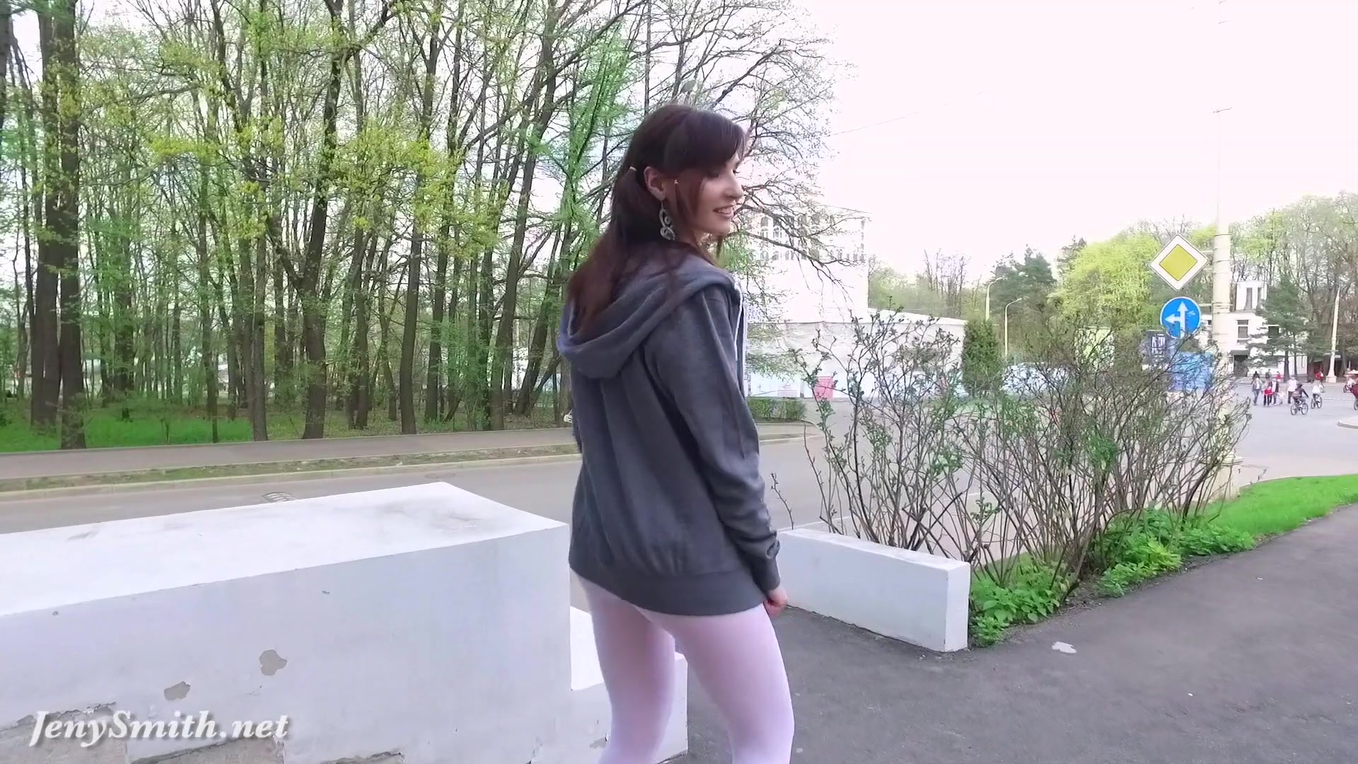 Jeny Smith - Sporty Look