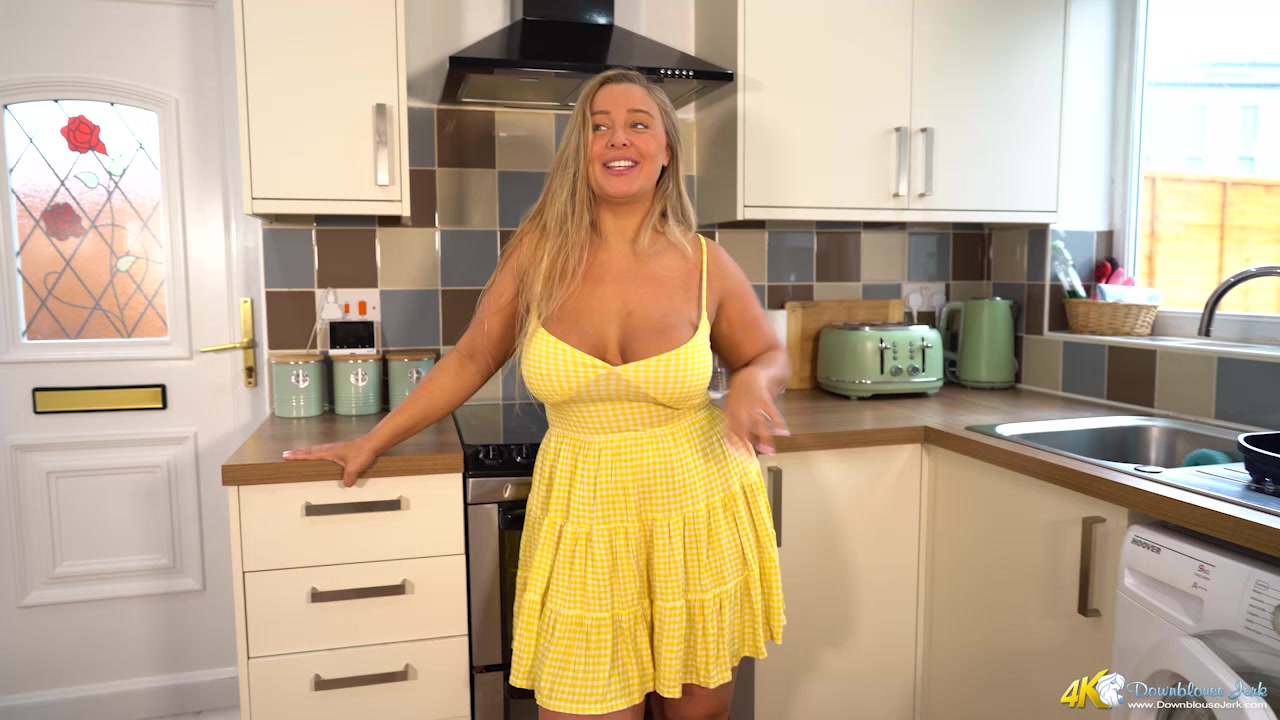 in The Hook Up - DownblouseJerk