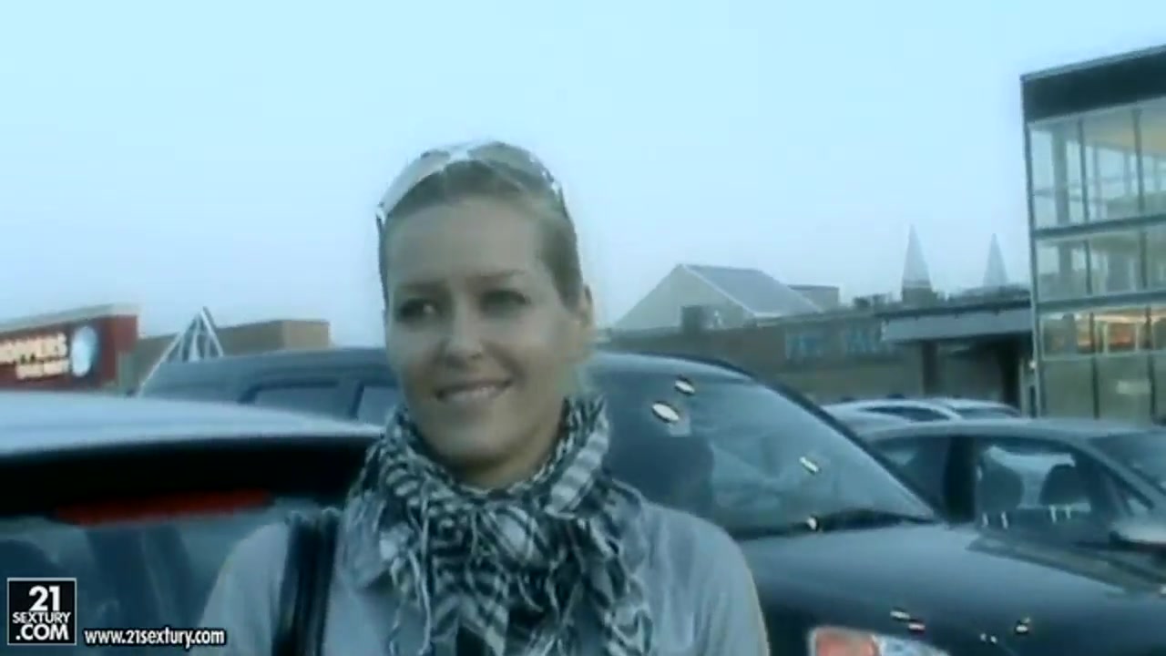 Dude tries to seduce Sophie Moone to fuck