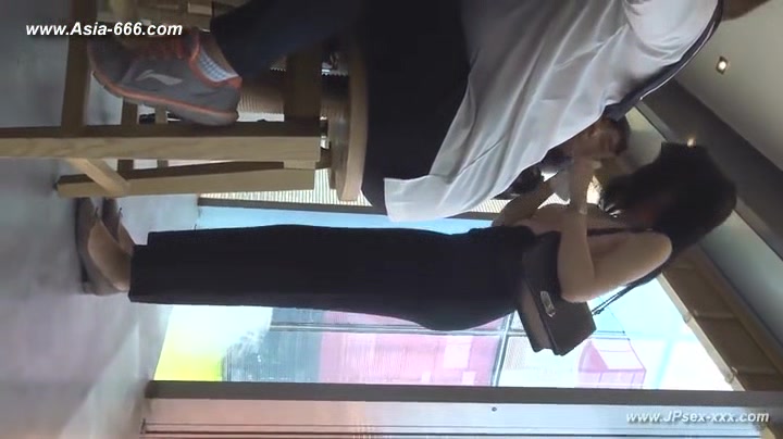 chinese girls go to toilet.151