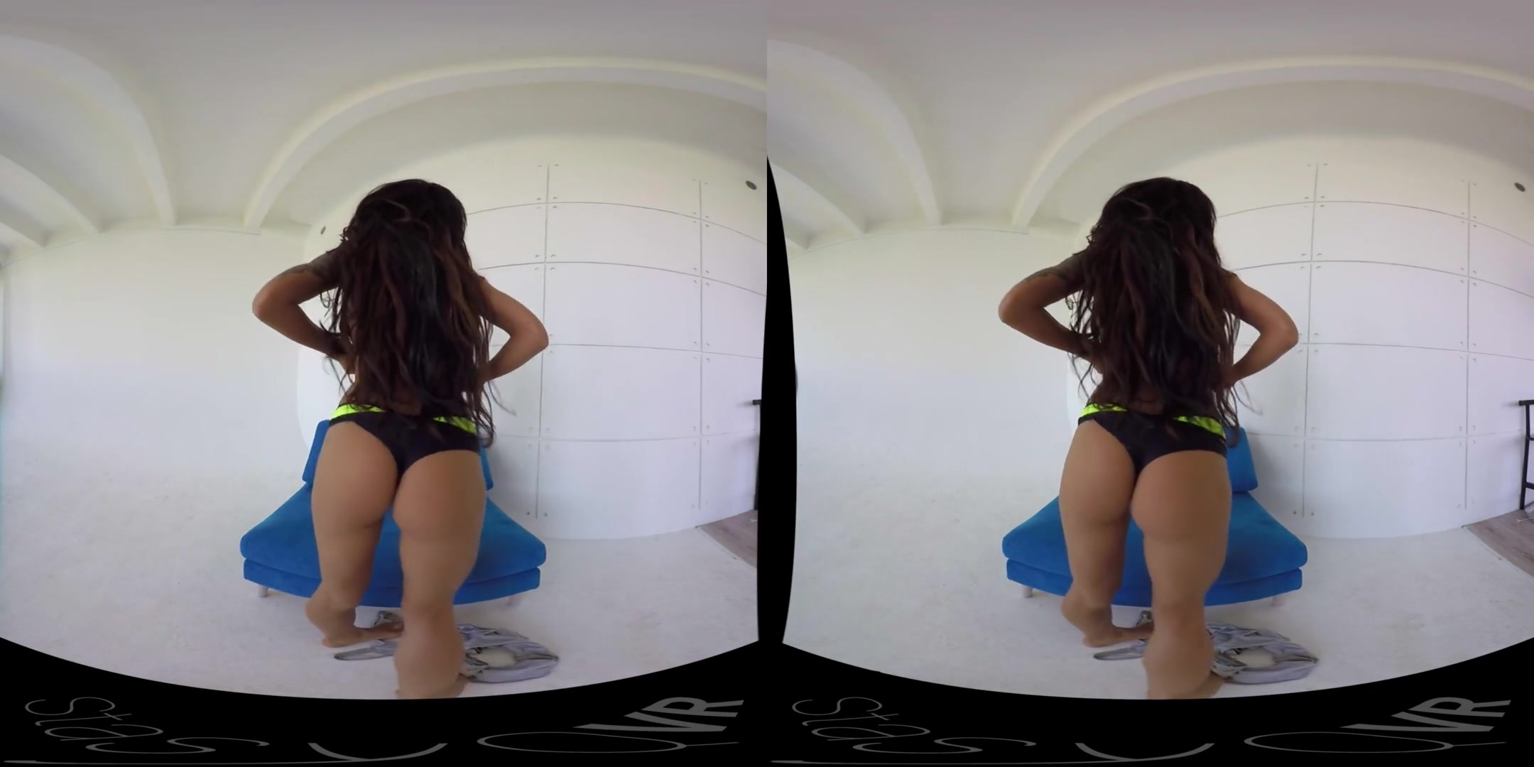 SunnyQ in Vacationing Hottie Ends Up Naked - StasyQVR