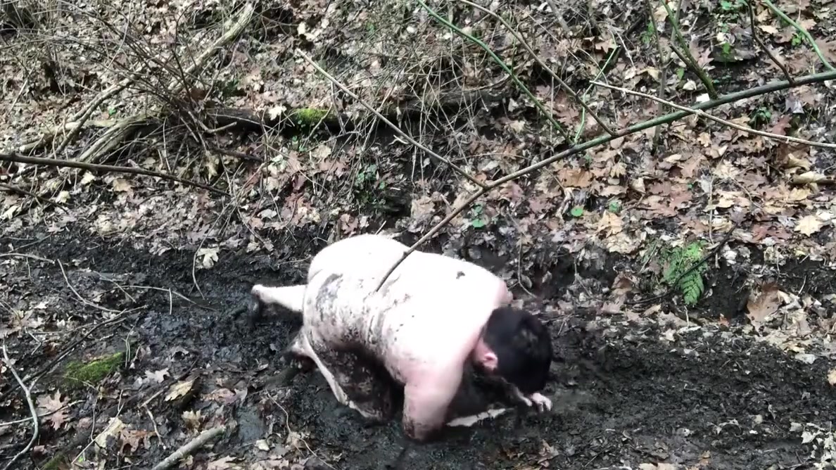 Fag Ryan Geraghty Playing In Mud