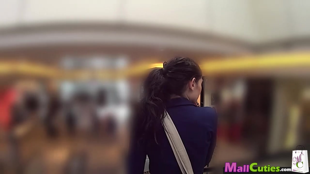MallCuties - Amateur girl sucks a stranger in a shop