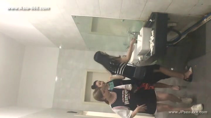 chinese girls go to ***
