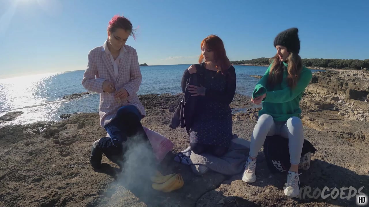 3 Gorgeous Models On The Beach During Winter Vacation Cheri Josie And Poppy
