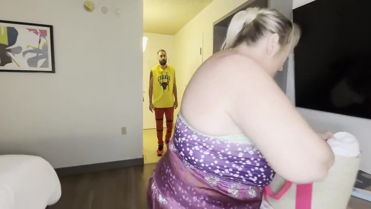 Venus Rewards A Good Samaritan With Epic Deepthroat And Fuck