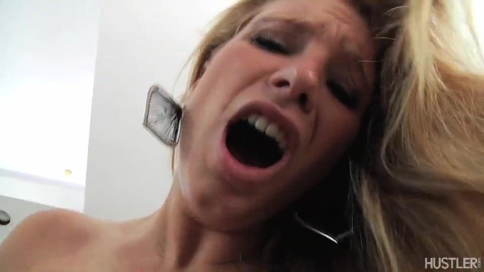 Sarah Jackson Fingers her wet pussy