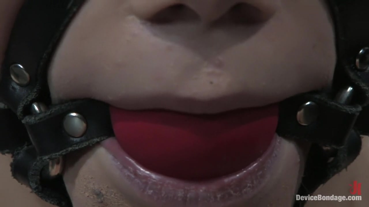 Hot Feet / Blonde Bondage (Live)