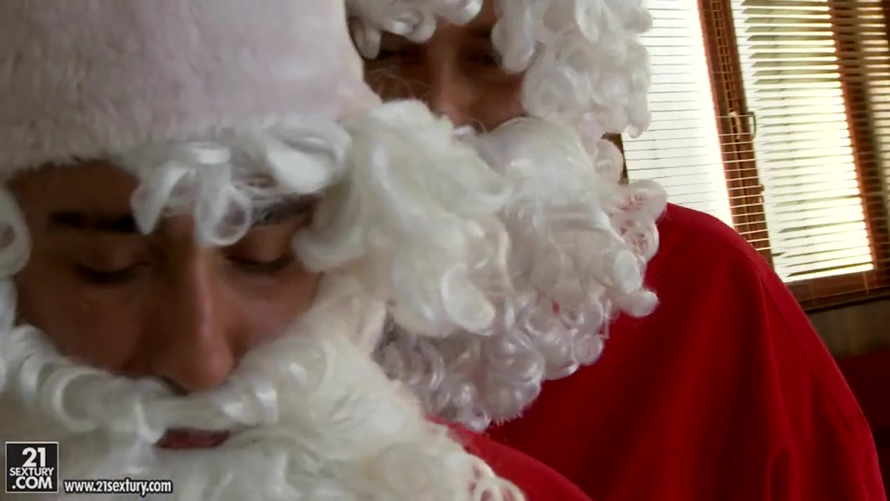 Doris Ivy gives St. Nick a sloppy blowjob