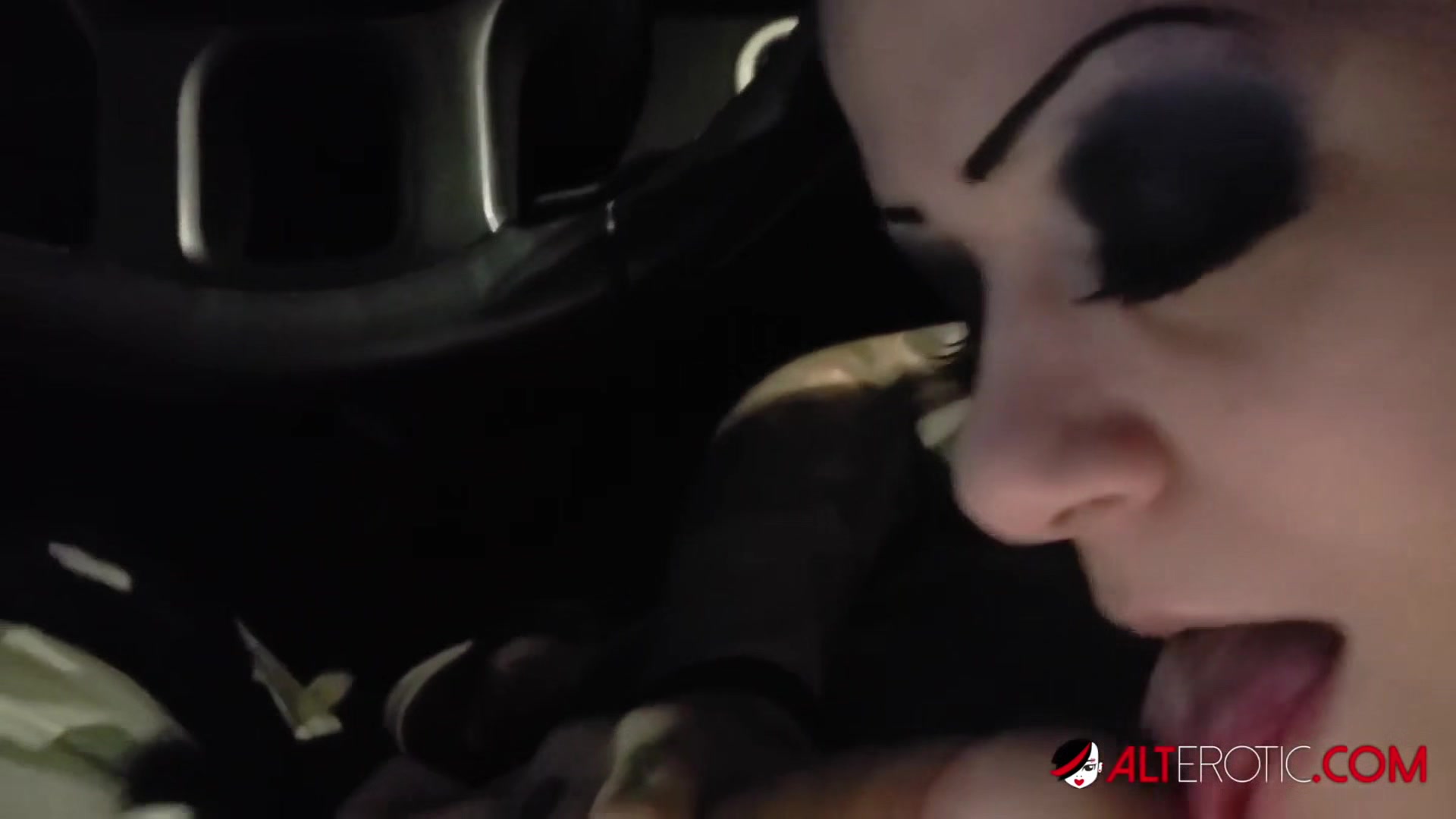 Inked up Mallory Maneater sucks cock in the car