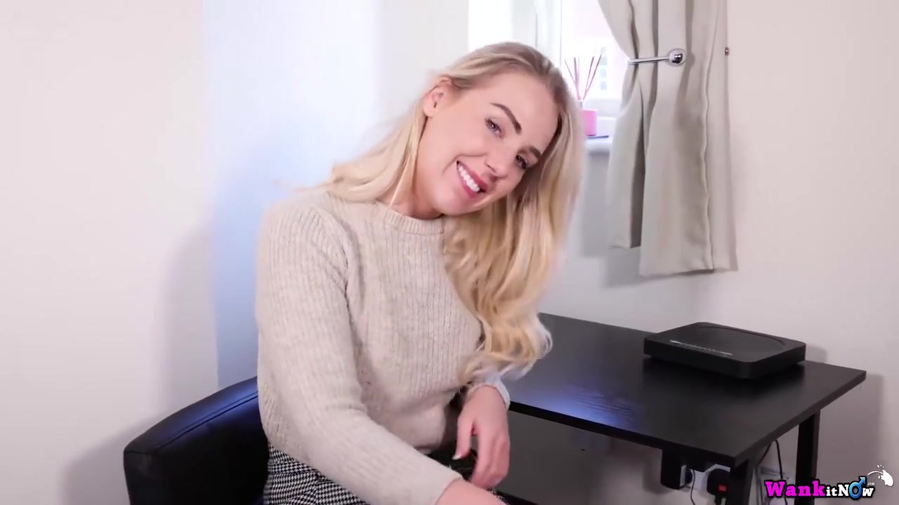 Cute Blonde Rubs Her Wet Juicy Pussy