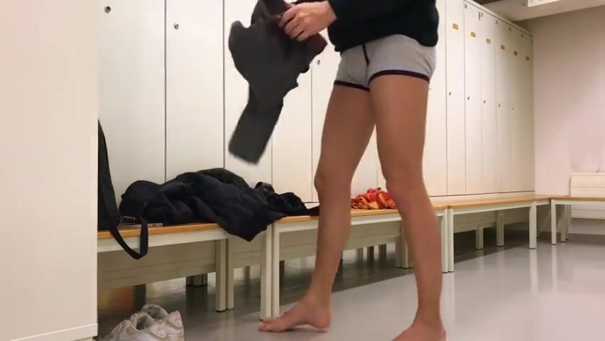 155 Horny Dude Jerking Off In The Locker Room