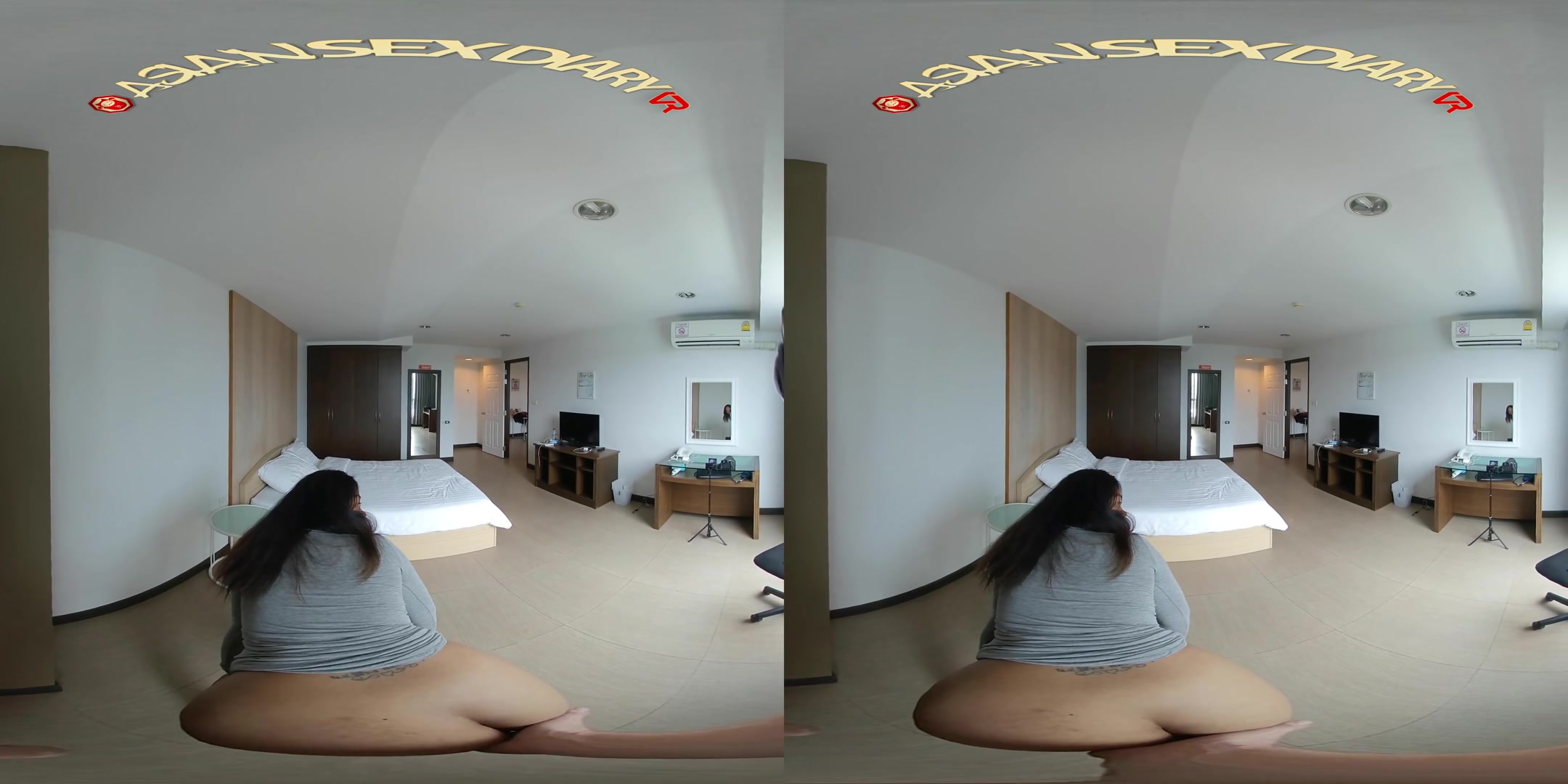 Meeting Thai MILF in Bangkok Mall - AsiansexdiaryVR