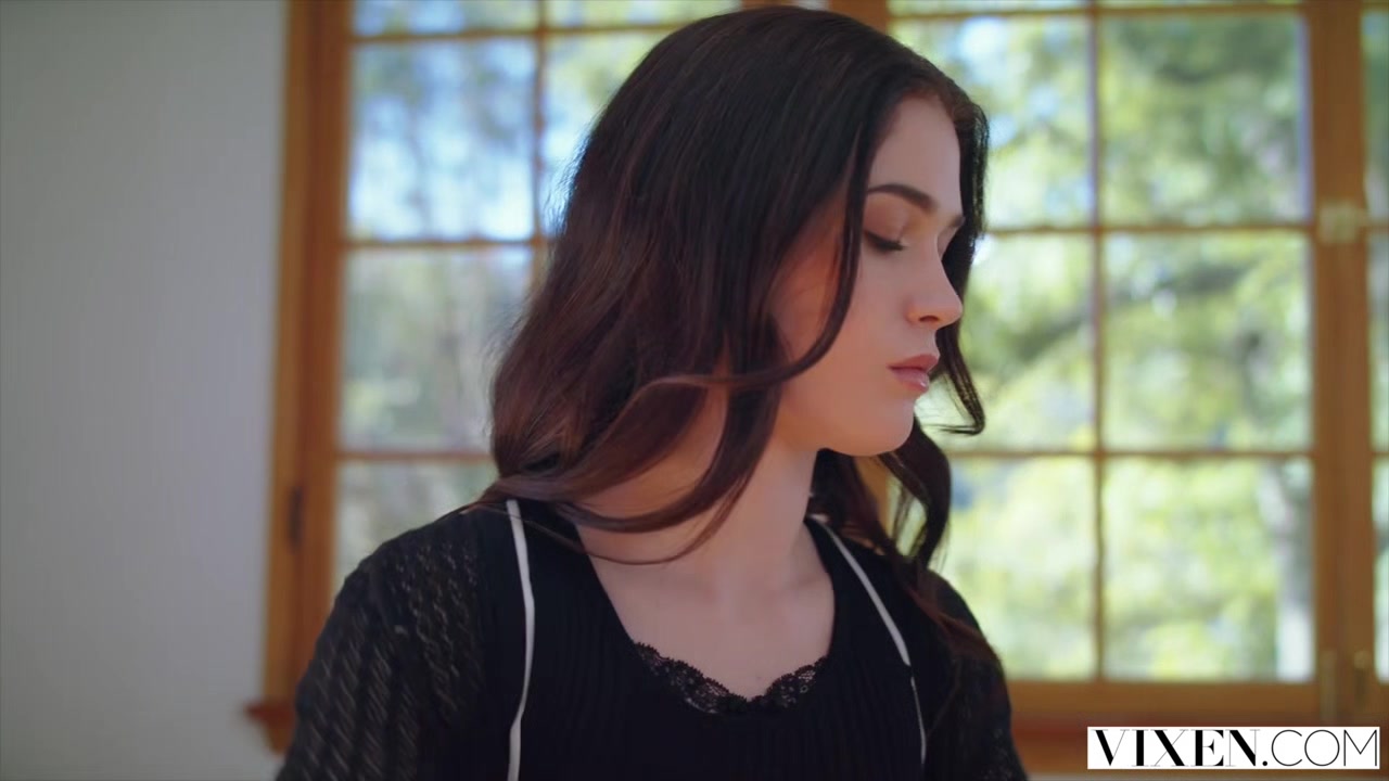 VIXEN Jade Nile Gets Help From Her Roommate To Open Her Boyfriends Eyes