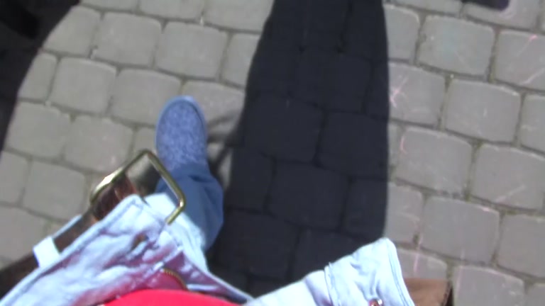 My sexy girlfriend doesn.t mind fascinating me with public sex