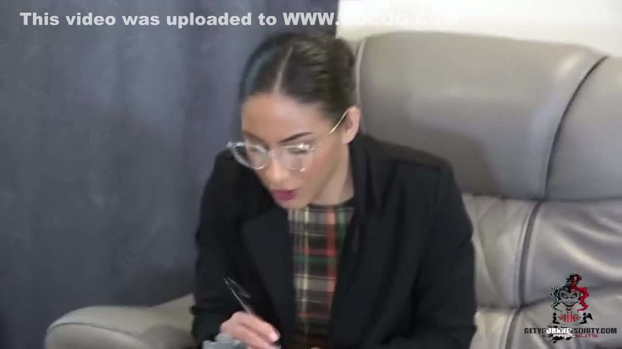 Liv Revamped - Alexandria Ocasio Cortez Played By Seduces Bernie