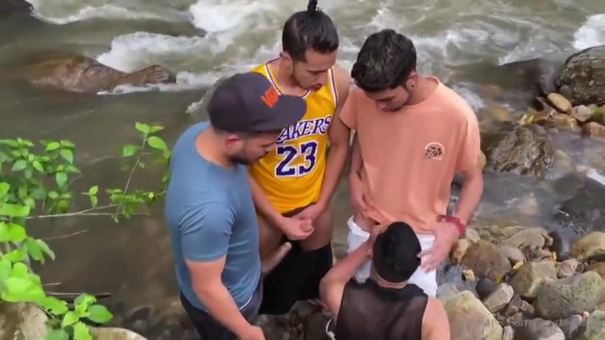 Sexo A Orillas Del Rio