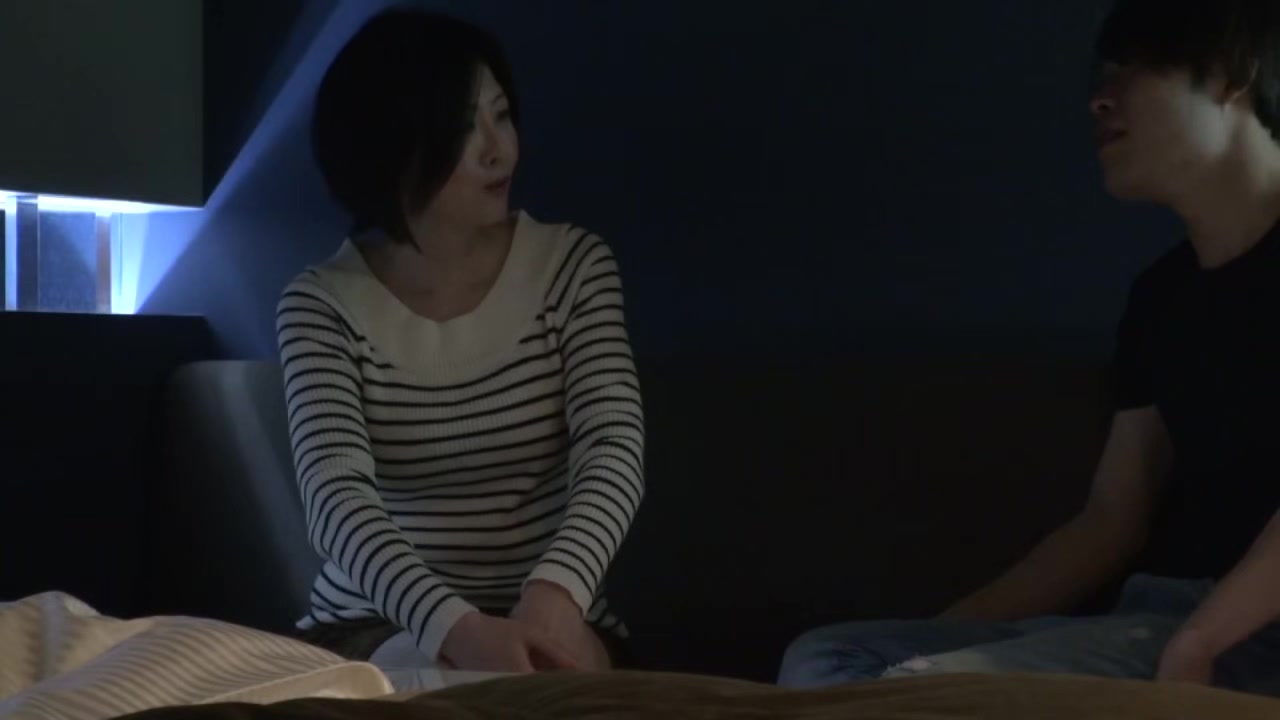 0009614_接吻 熟女人妻 指舐めなどが含まれている